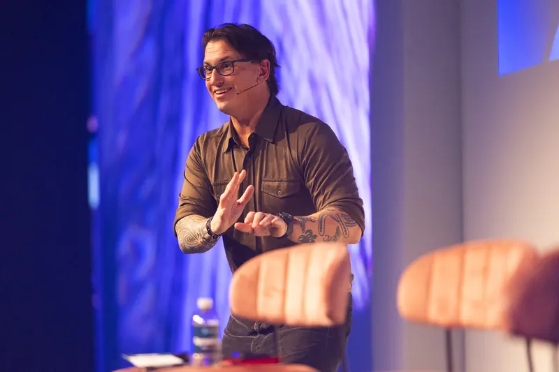 Speaker on stage at SaaS Summit Benelux